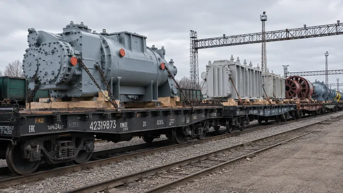Железнодорожный вагон с грузом